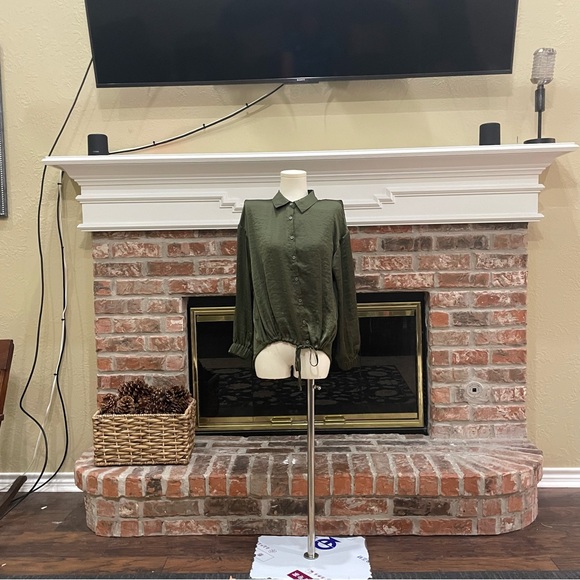 Long bishop sleeve olive green button down top / XS / Excellent condition - Picture 11 of 17